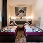 Land-hotel Zum Schwan, Garni E-ladestationen, Naehe Phantasialand Naehe Palmenparadies Euskirchen 3* Weilerswist