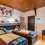 Land-hotel Zum Schwan, Garni E-ladestationen, Naehe Phantasialand Naehe Palmenparadies Euskirchen فندق Weilerswist