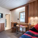 فندق Land-hotel Zum Schwan, Garni E-ladestationen, Naehe Phantasialand Naehe Palmenparadies Euskirchen Weilerswist