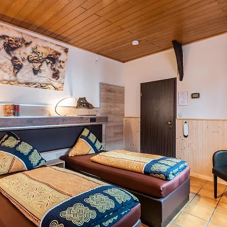 Land-hotel Zum Schwan, Garni E-ladestationen, Naehe Phantasialand Naehe Palmenparadies Euskirchen Szálloda Weilerswist
