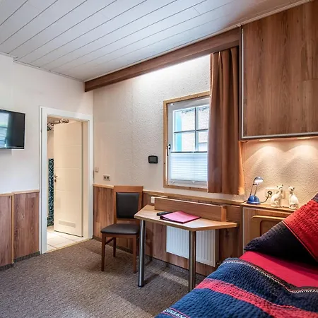 Отель Land-Hotel Zum Schwan, Garni E-Ladestationen, -Spaetanreise Moeglich-, Naehe Phantasialand Naehe Palmenparadies Euskirchen Вайлерсвист