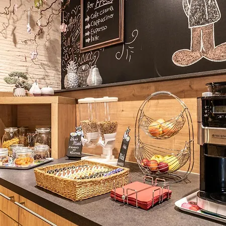 Land-Hotel Zum Schwan, Garni E-Ladestationen, -Spaetanreise Moeglich-, Naehe Phantasialand Naehe Palmenparadies Euskirchen Отель