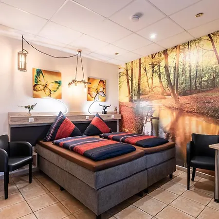 Отель Land-Hotel Zum Schwan, Garni E-Ladestationen, -Spaetanreise Moeglich-, Naehe Phantasialand Naehe Palmenparadies Euskirchen 3*