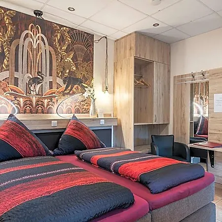 Hotel Land-hotel Zum Schwan, Garni E-ladestationen, Naehe Phantasialand Naehe Palmenparadies Euskirchen