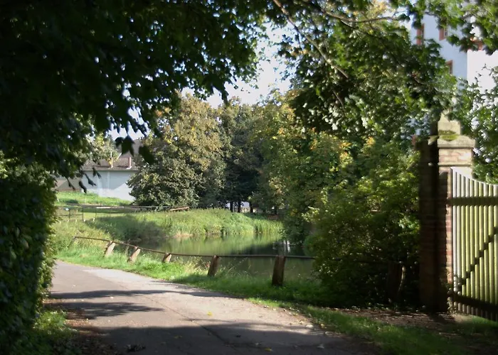 Land-Hotel Zum Schwan, Garni E-Ladestationen, -Spaetanreise Moeglich-, Naehe Phantasialand Naehe Palmenparadies Euskirchen Ξενοδοχείο